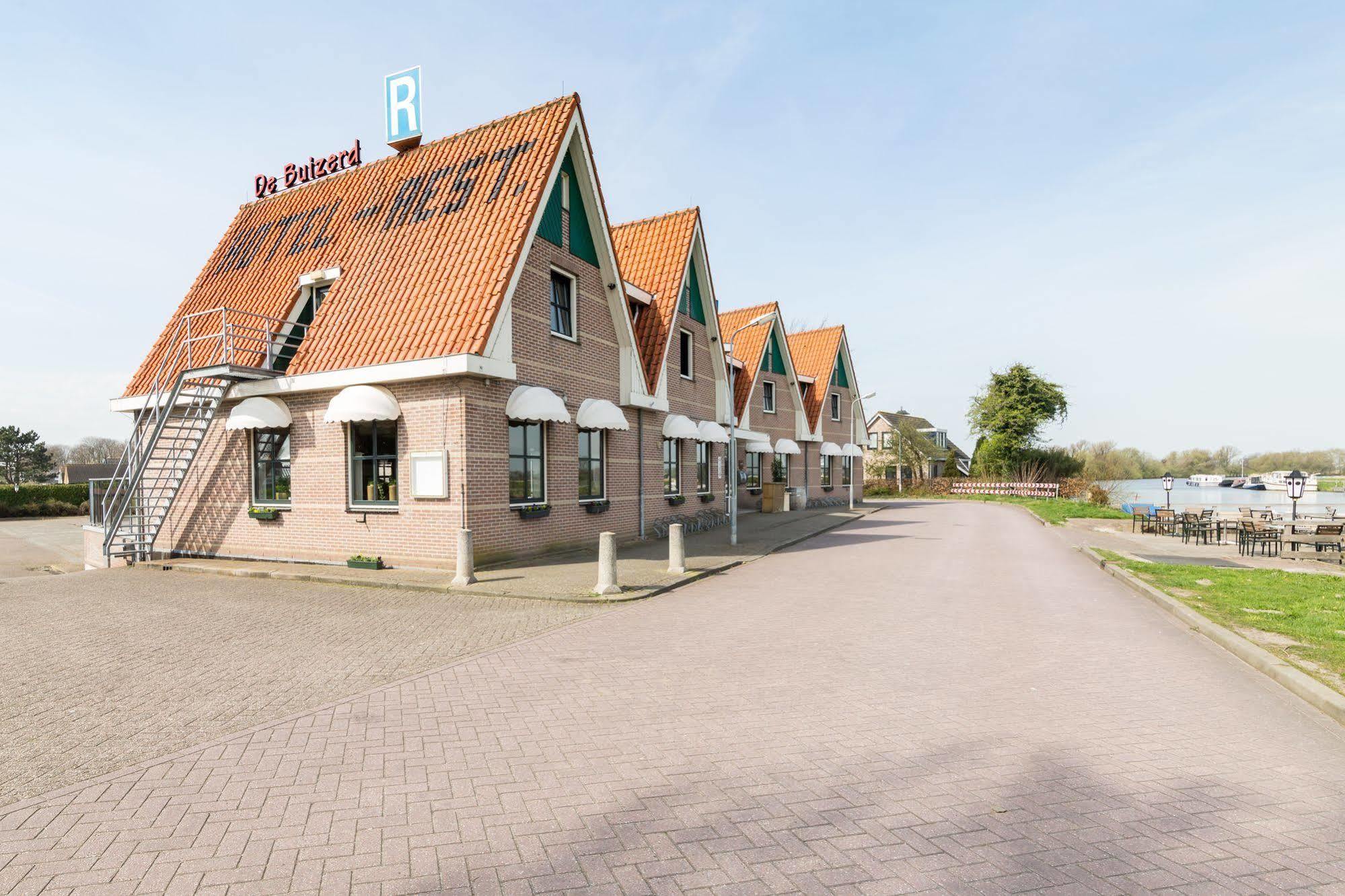 Hotel Restaurant De Buizerd Langedijk Екстериор снимка