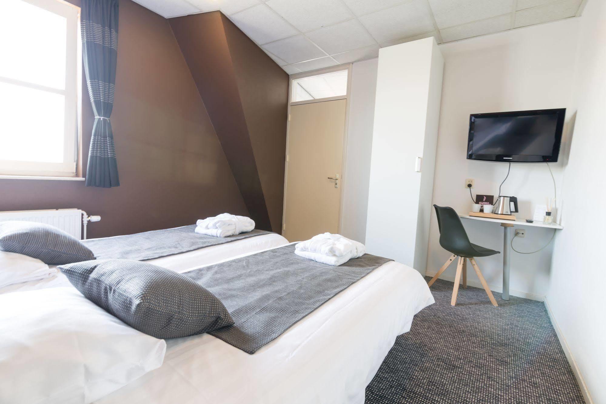 Hotel Restaurant De Buizerd Langedijk Екстериор снимка