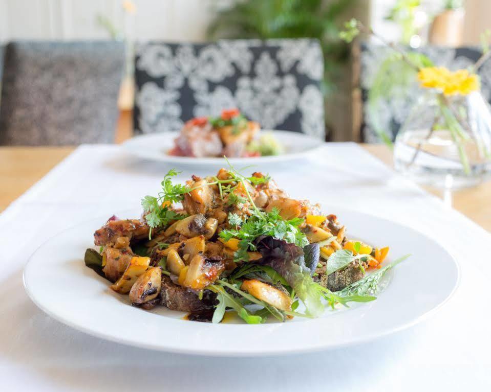 Hotel Restaurant De Buizerd Langedijk Екстериор снимка